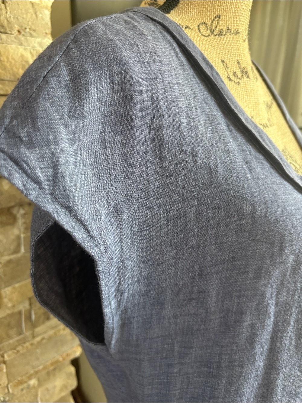 Malvin 100% linen blue chambray scoop neck shirt dress cap sleeves pleated neck - Picture 4 of 16